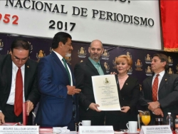 Daniel Estulin recibe el Premio Internacional de Periodismo en México